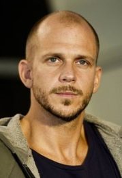 Gustaf Skarsgard